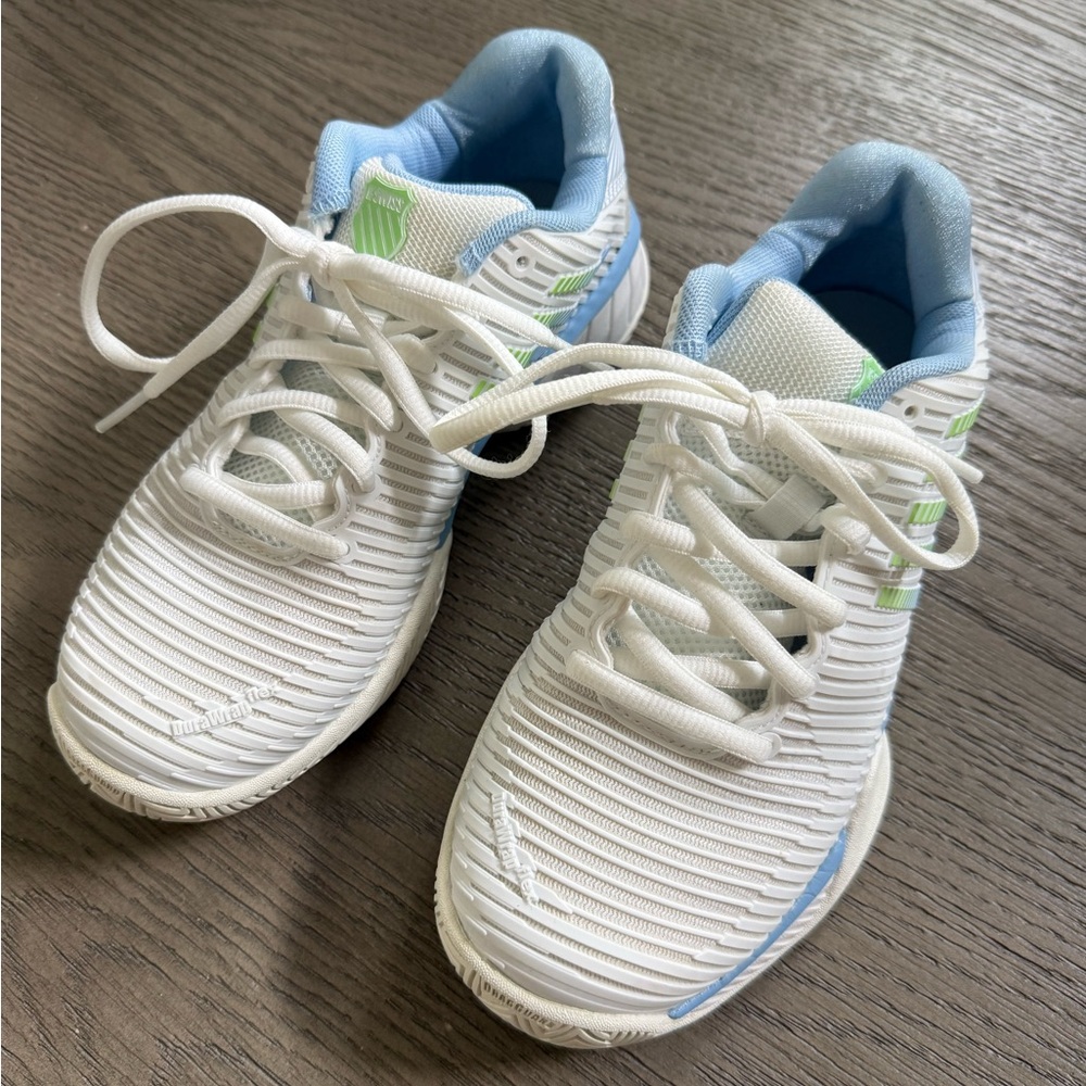 K Swiss Kids Hyper Court Tennis Shoes White and Blue 4Y